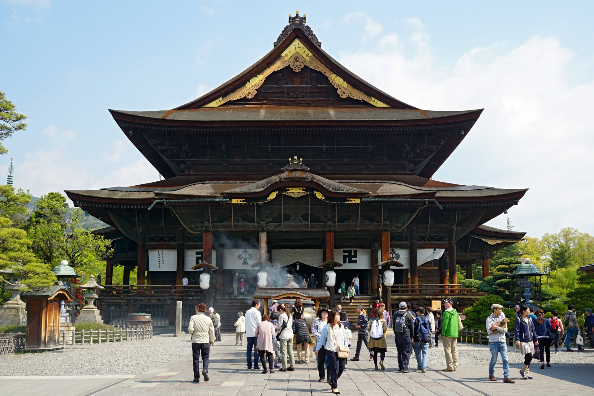 Zenko-ji area